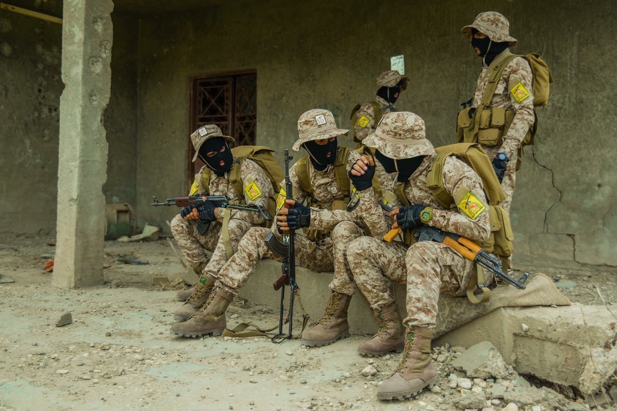 Kataib Helbollah fighters