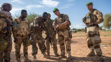 French paratroops train Mali soldiers