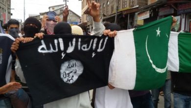 ISIS and Pakistani flags