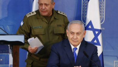 Israeli Prime Minister Benjamin Netanyahu and Israeli Chief of Staff Gadi Eizenkot (L) give a press conference in Tel Aviv, on December 4, 2018.