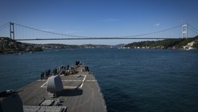 he Arleigh Burke-class guided-missile destroyer USS Carney (DDG 64) transits the Bosphorus Strait