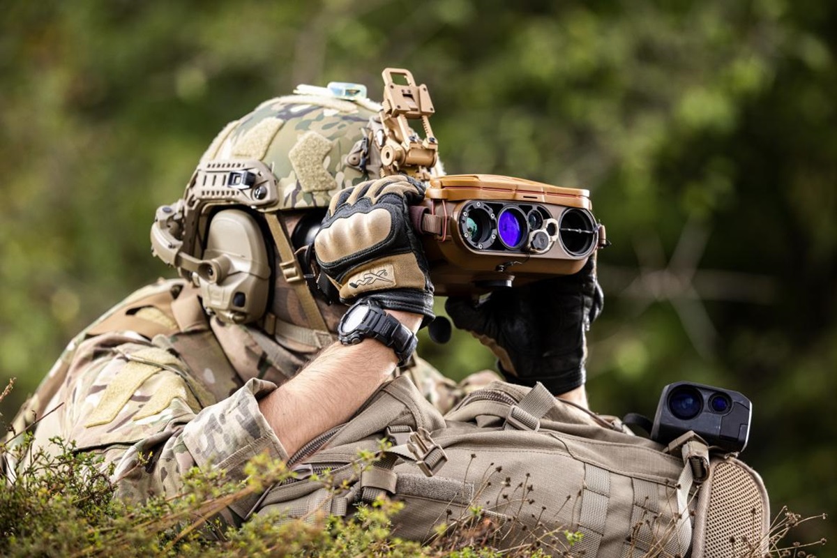Soldier using Safran's infrared binoculars