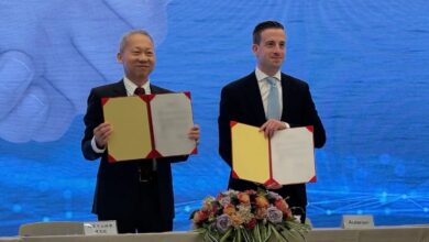 Taiwan's NCSIST President Li Shih-chiang and Auterion CEO Lorenz Meier sign an MoU to develop and produce unmanned systems.