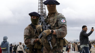 French military servicemen