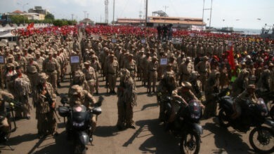 Great mobilization civic military people, Bolivarian National Armed Force, militia and indigenous people took place on 17 December 2018 in the city of Maracaibo, Venezuela. In commemoration of the 188 years of the death of the Liberator Simon Bolivar, and following orders of President Nicolas Maduro "to close ranks, knee to ground, in combat for the defense of national dignity and sovereignty" and categorically reject. The interventionist pretensions of the United States (USA), the European Union and the other countries of the continent, to be prepared and united to defend the national territory against any threat or group "guerrilla, dissident, paramilitary, criminal or drug trafficker" that threatens Venezuela. (Photo by Humberto Matheus/NurPhoto) (Photo by Humberto Matheus / NurPhoto via AFP)