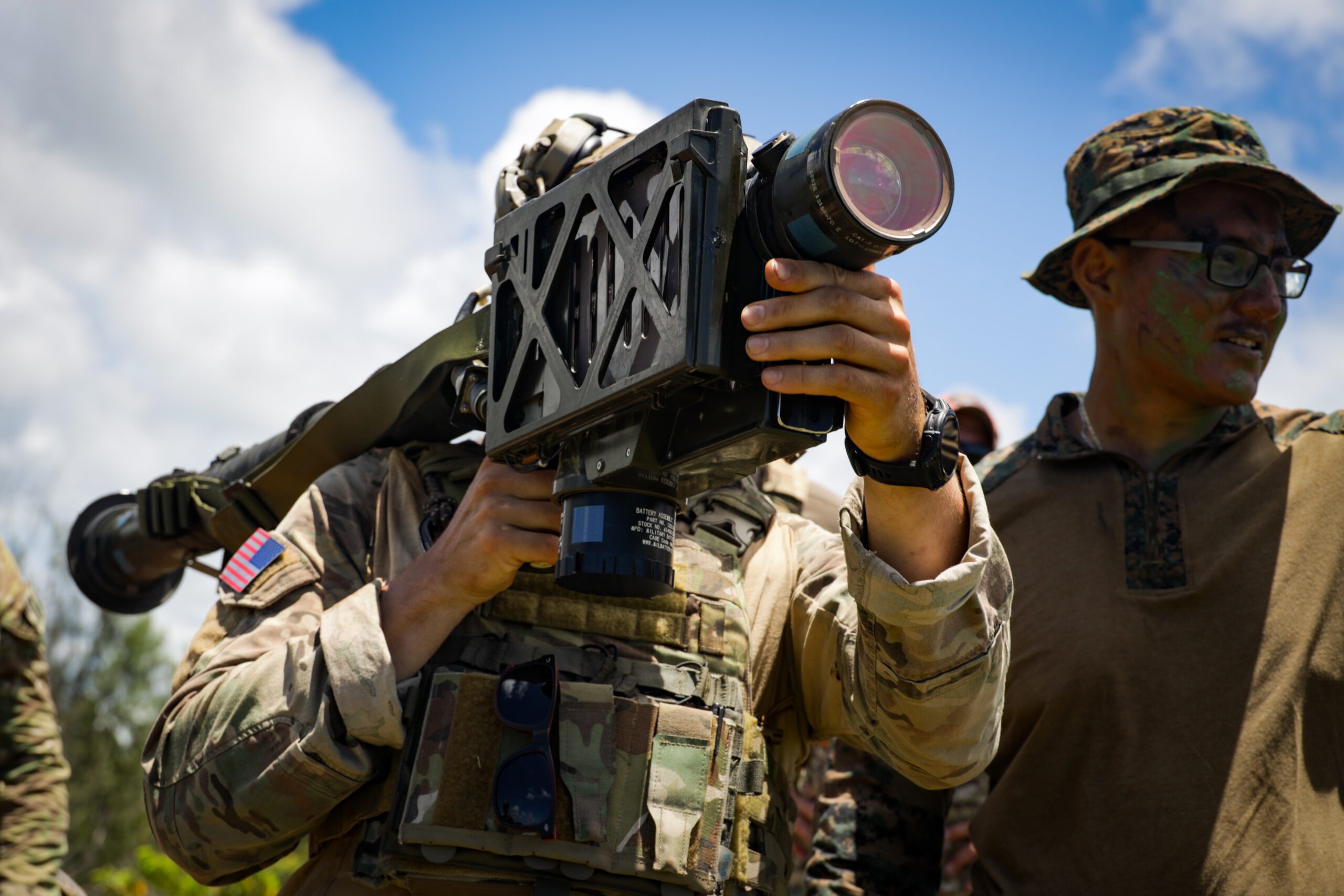 A US Army Special Forces service member with US Army Special Operations Command Pacific aims a FIM-92 Stinger during exercise
