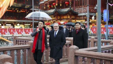 British Prime Minister Keir Starmer visits Yuyuan Garden in Shanghai, east China on January 30, 2026.