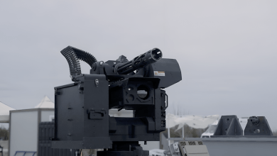 Remote-controlled counter-drone system displayed in Turkey, featuring a stabilized mount, ammunition feed, and multi-barrel cannon during an outdoor defense exhibition.