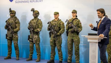 Defence Minister Robert Kaliňák presenting new military gears for Slovak troops. Photo: Slovak Ministry of Defence