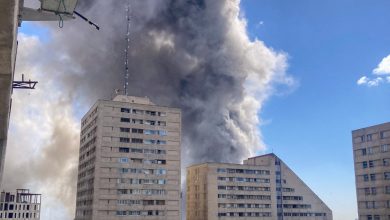 Plumes of smoke rise following reported explosions in Tehran on March 1, 2026, after Iran's supreme leader, Ayatollah Ali Khamenei, was killed a day earlier in a large US and Israeli attack, prompting a new wave of retaliatory missile strikes from Iran.