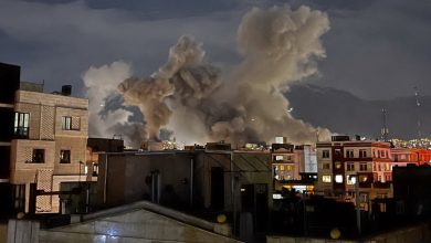 Plumes of smoke rise following reported explosions allegedly near Iran's Ministry of Intelligence on Araqi Street in Tehran on March 1, 2026, after Iran's supreme leader, Ayatollah Ali Khamenei, was killed a day earlier in a large US and Israeli attack, prompting a new wave of retaliatory missile strikes from Iran.