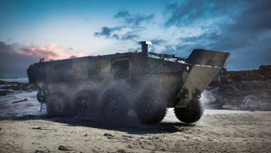 Amphibious combat vehicle