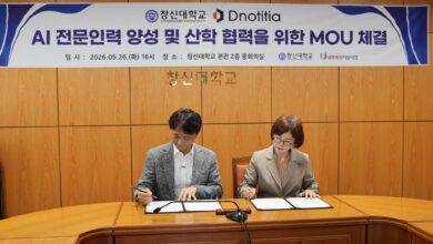 Dnotitia CEO Jeong Mu-gyeong (left) and Changshin University President Choi Kyung-hee sign a defense AI talent and industry-academia partnership agreement in Changwon on May 26. Photo: Dnotitia/Facebook