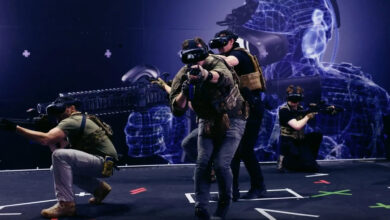Personnel simulating tactics using a virtual reality network