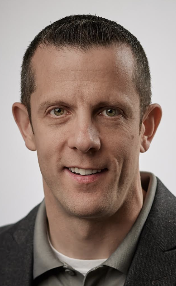 Headshot Michael MacFadden