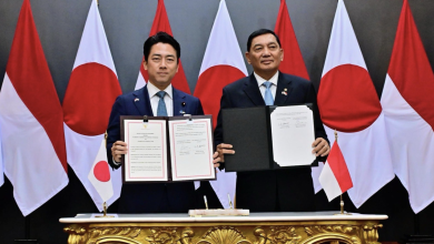Japanese Defense Minister Shinjiro Koizumi and Indonesian Defense Minister Sjafrie Sjamsoeddin.