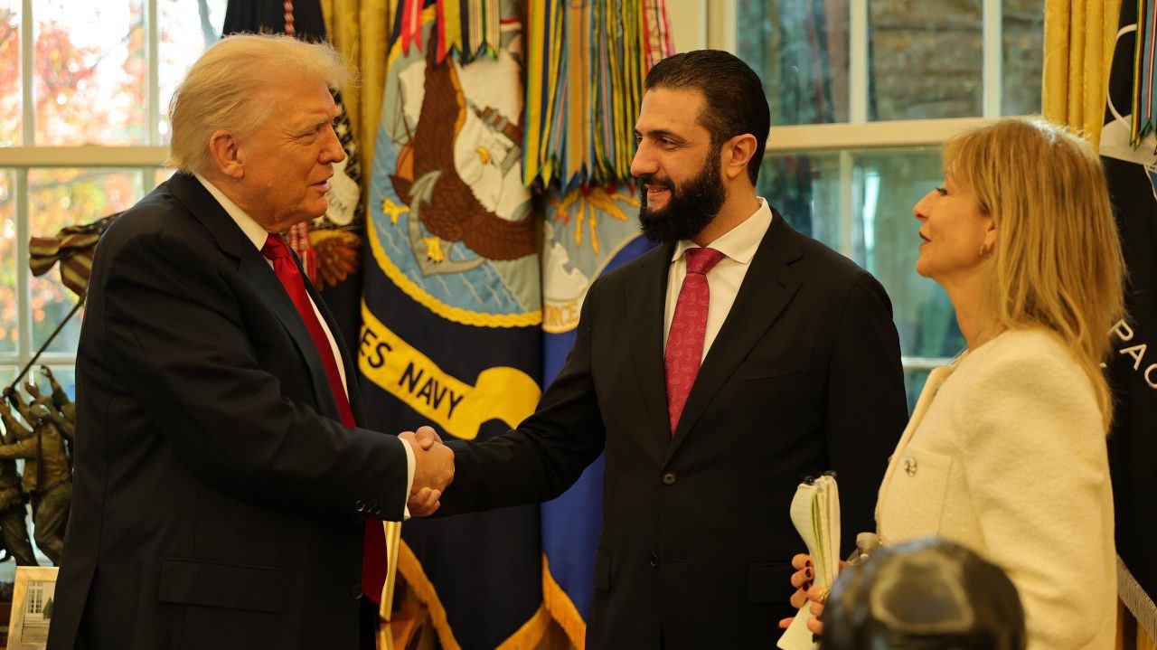 President Ahmad al-Sharaa met today at the White House with his American counterpart, Donald Trump, in the presence of Foreign Minister Asaad Hassan al-Shaibani, his American counterpart Marco Rubio, and the US Special Envoy to Syria, Thomas Barrack. During the meeting, the two sides discussed bilateral relations between the Syrian Arab Republic and the United States of America and ways to strengthen them, in addition to a number of regional and international issues of common interest.