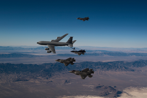 A US Air Force KC-135 Stratotanker refuels F-35 Lightning II fighters during a large-force exercise in support of AI-enabled mission systems. Photo: US Air Force