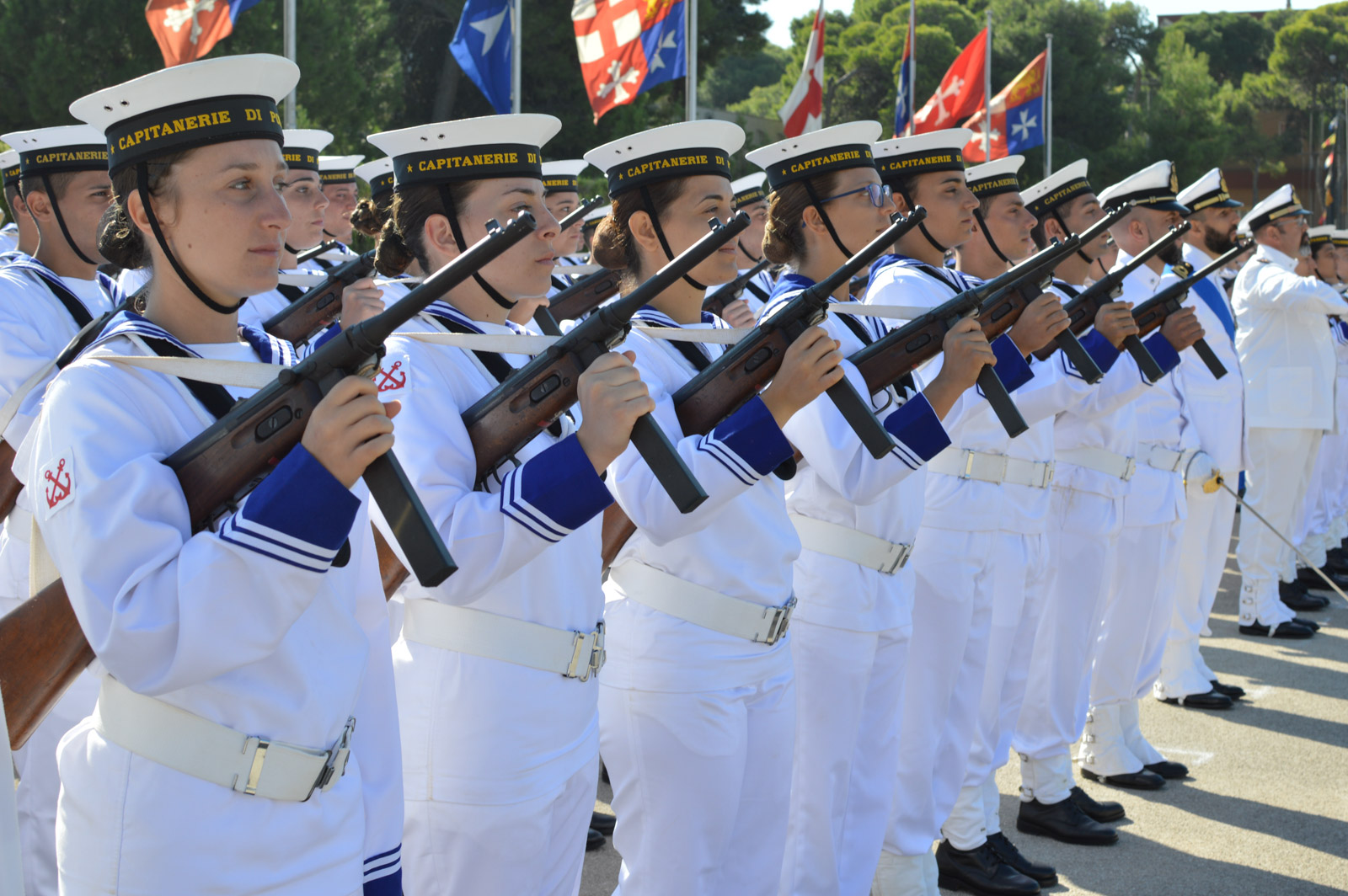 Sailors handling Beretta Automatic Musket (MAB Beretta Model 38) 9mm submachine guns. Photo: Italian Navy